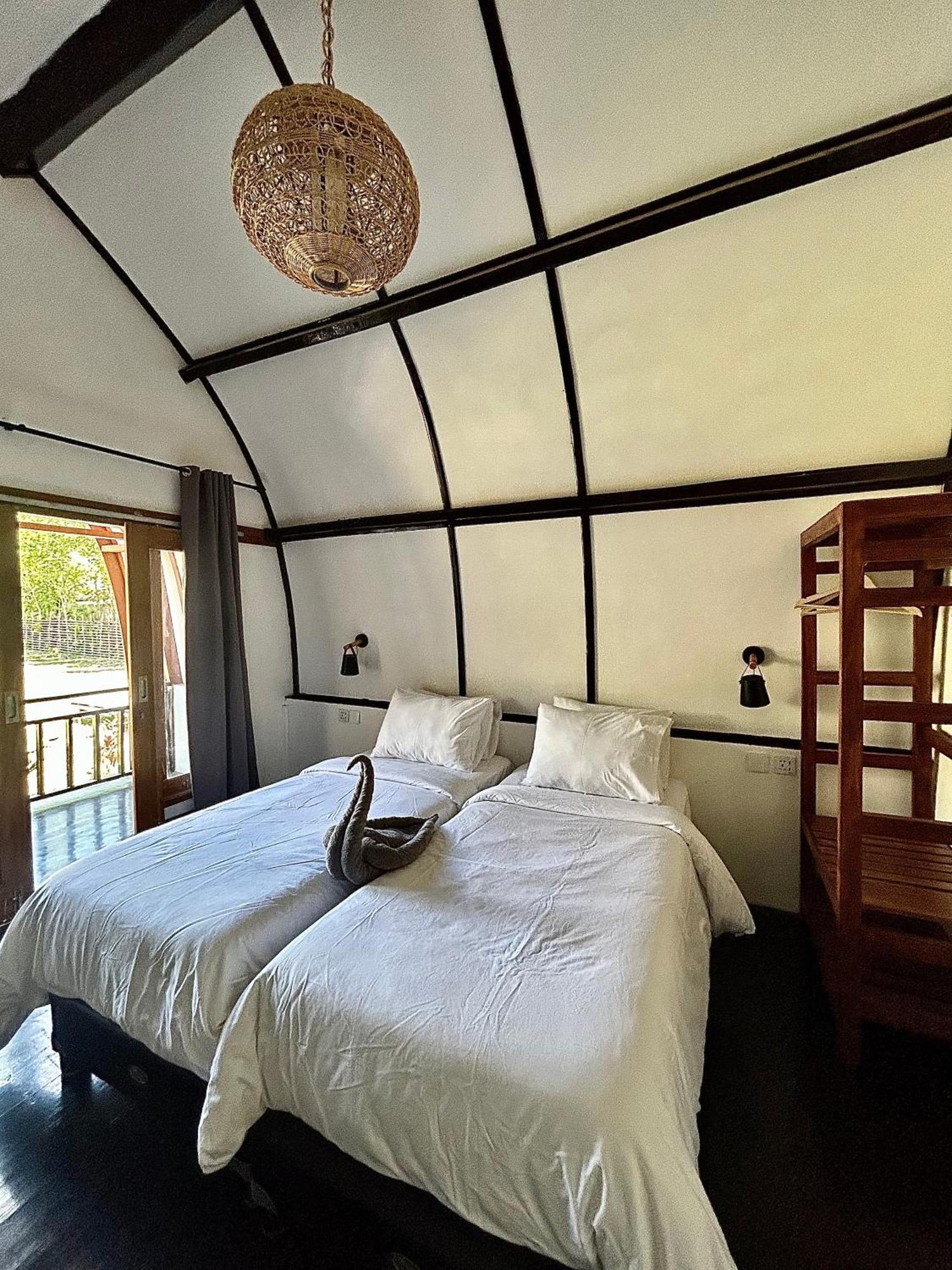 Damai Bungalows Maluk Esterno foto