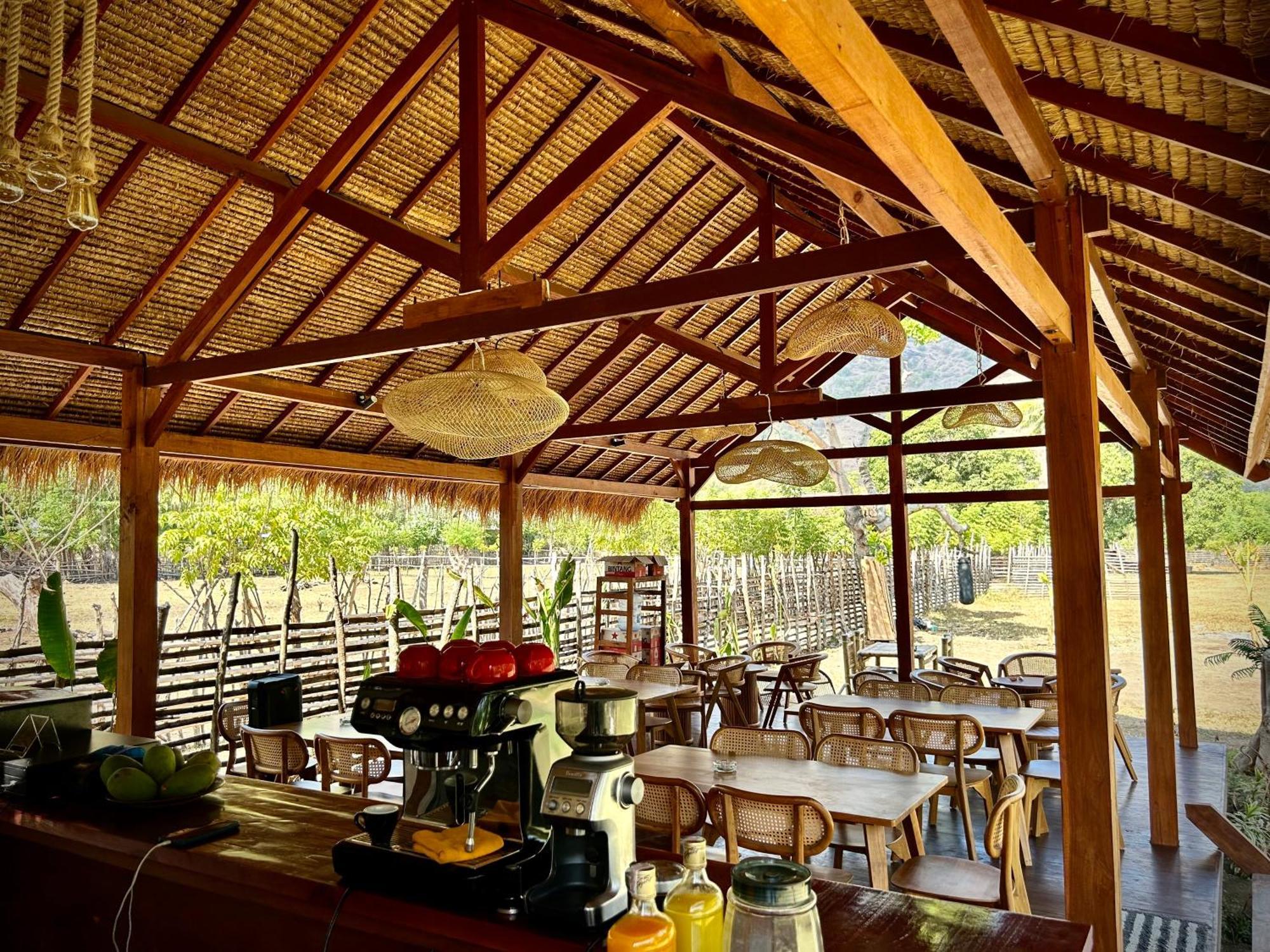 Damai Bungalows Maluk Esterno foto